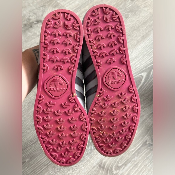 Lightly worn Women’s Adidas Samoa. Pink & grey. Kept in original box. - Picture 2 of 6